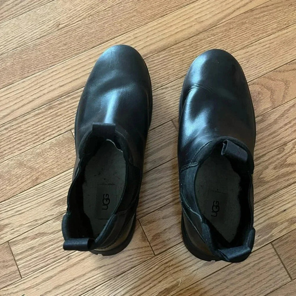 [M9]UGG Black Hillmont Chelsea Leather Boots with Wool Insole - Picture 3 of 11